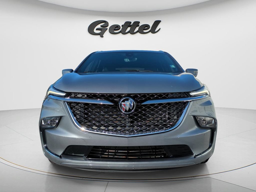 Used 2023 Buick Enclave Avenir w/ Avenir Technology Package FWD image 8