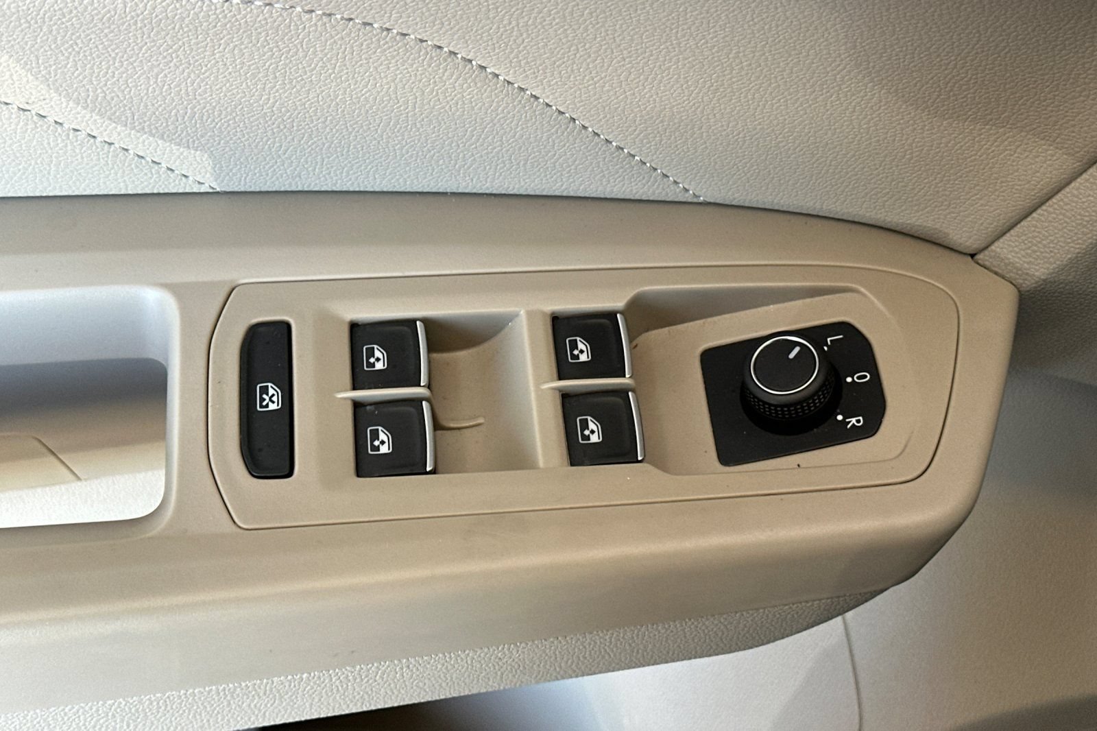 Used 2022 Volkswagen Atlas SE FWD image 12