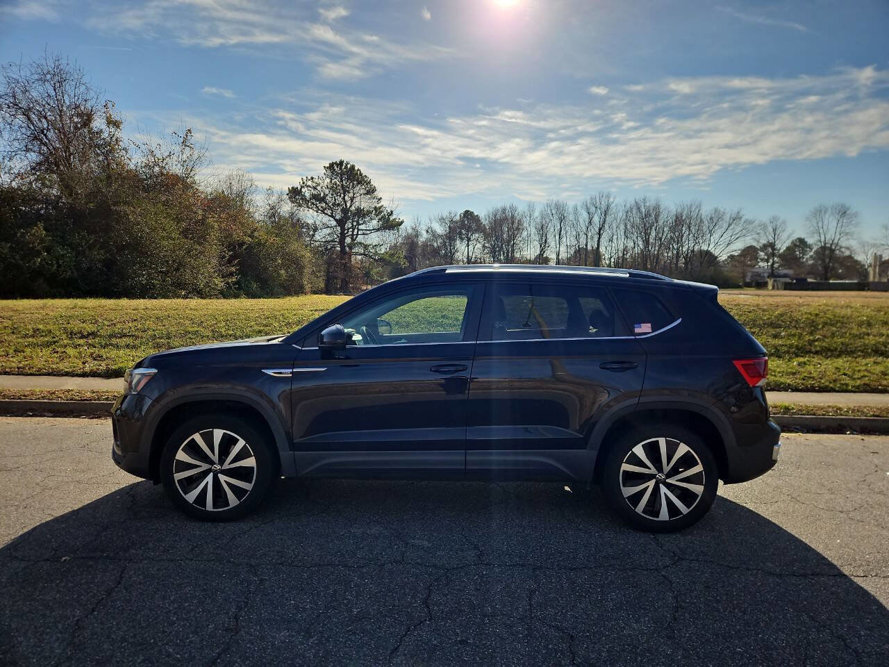 Used 2022 Volkswagen Taos SE image 2