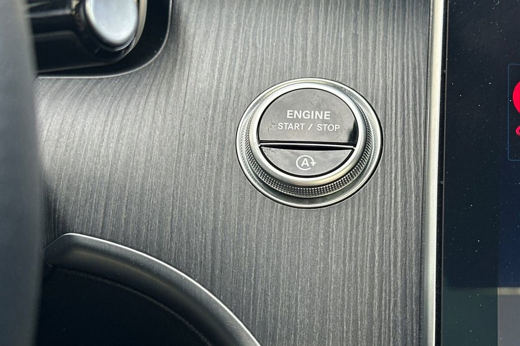 Used 2025 Mercedes-Benz C 300 Sedan image 21