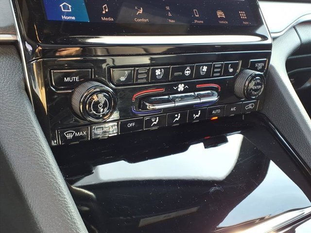 Used 2023 Jeep Grand Cherokee Overland image 14