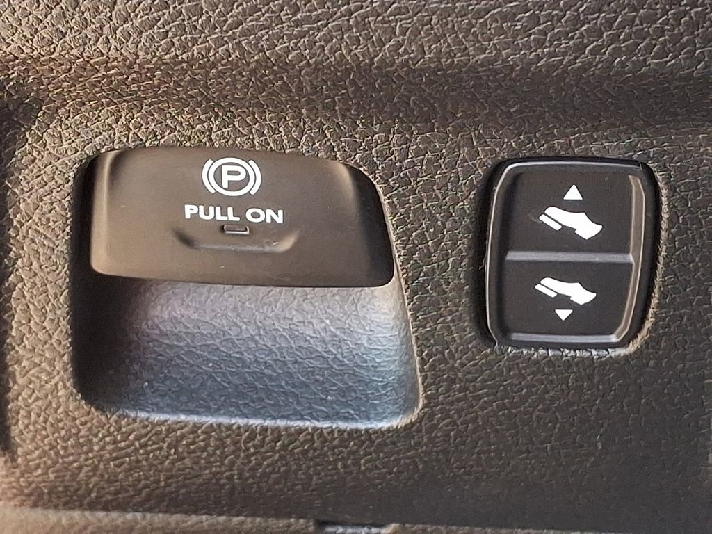 Used 2022 RAM 1500 Laramie AWD/4WD image 25