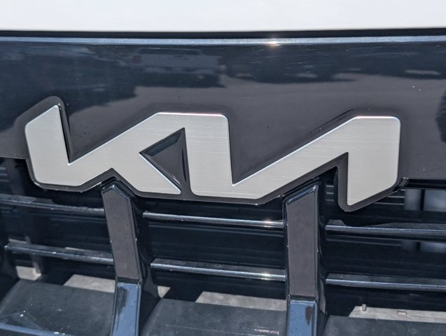 Used 2027 Kia Telluride LX FWD image 3