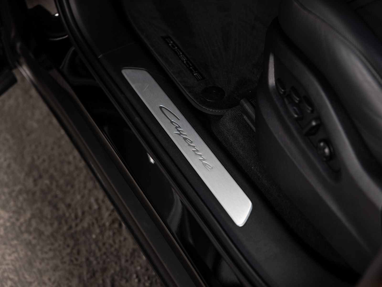 Certified 2026 Porsche Cayenne E-Hybrid AWD/4WD image 29
