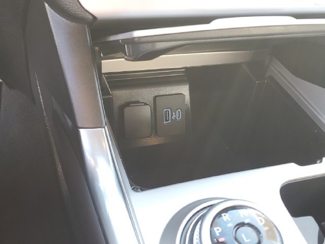 Used 2024 Ford Explorer XLT w/ Equipment Group 202A AWD/4WD image 31