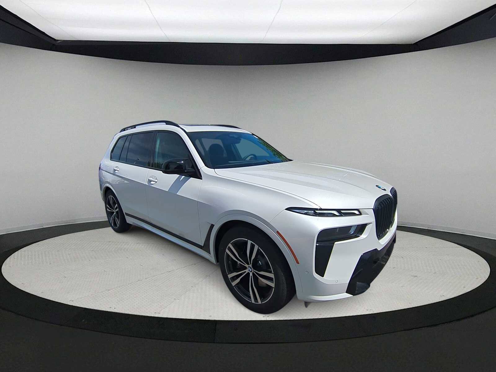 Used 2026 BMW X7 M60i image 2
