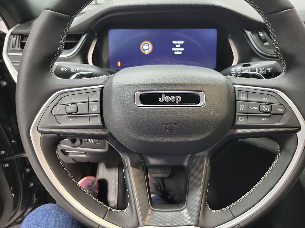 New 2025 Jeep Grand Cherokee L Laredo w/ Luxury Tech Group I image 16