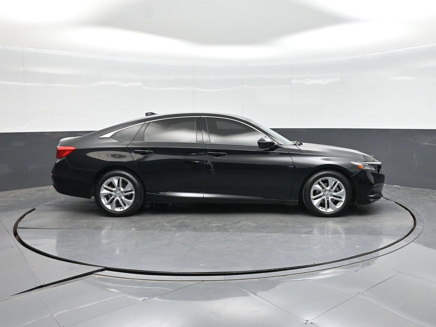Used 2018 Honda Accord LX image 17