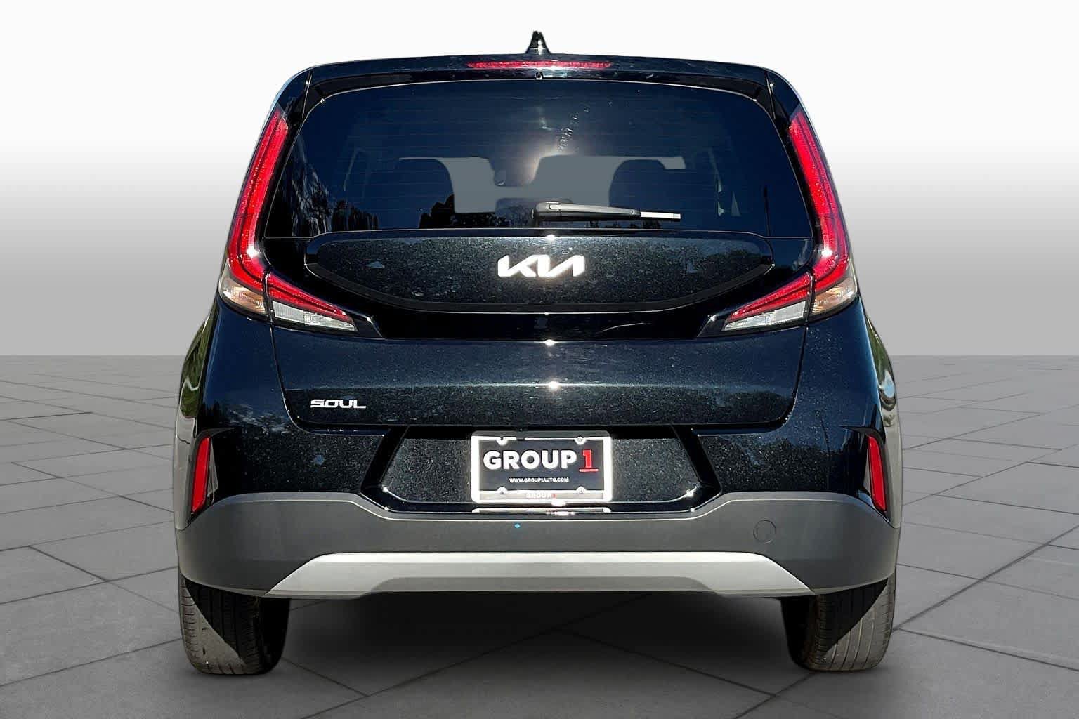 Used 2025 Kia Soul LX FWD image 5