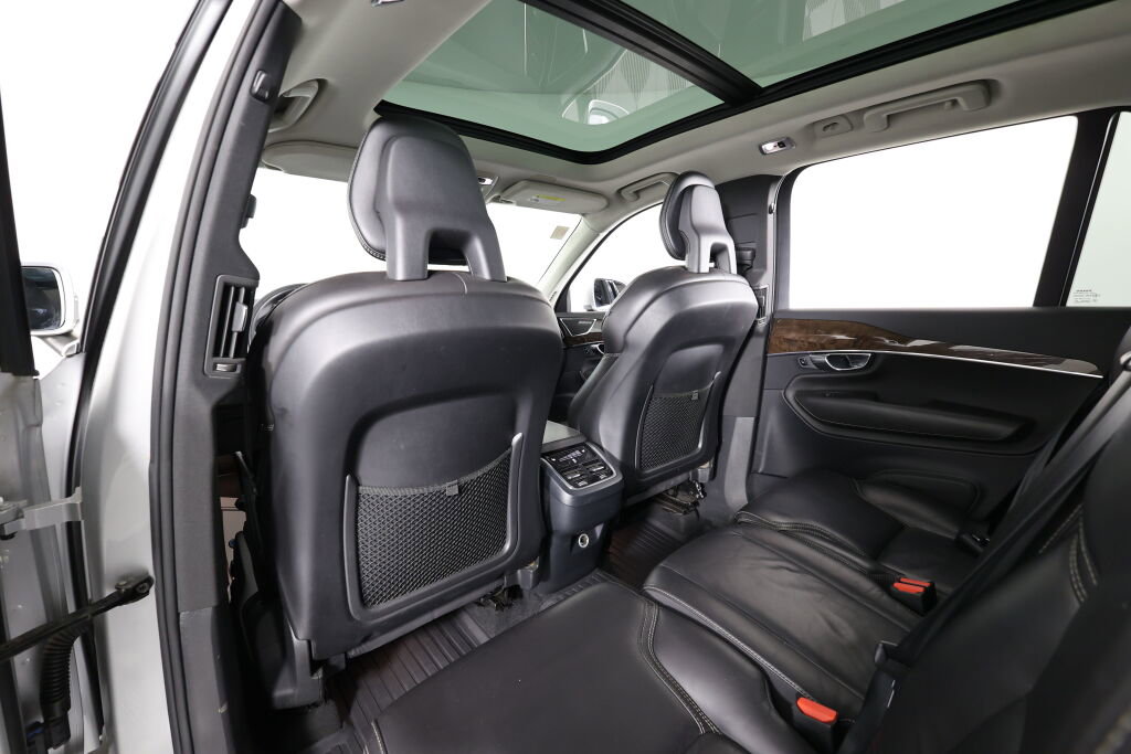 Used 2016 Volvo XC90 T6 Momentum w/ Momentum Plus Package image 13