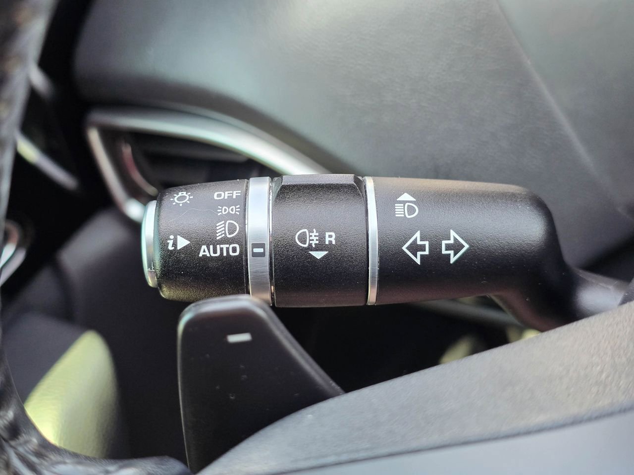 Used 2019 Jaguar F-PACE Premium image 24