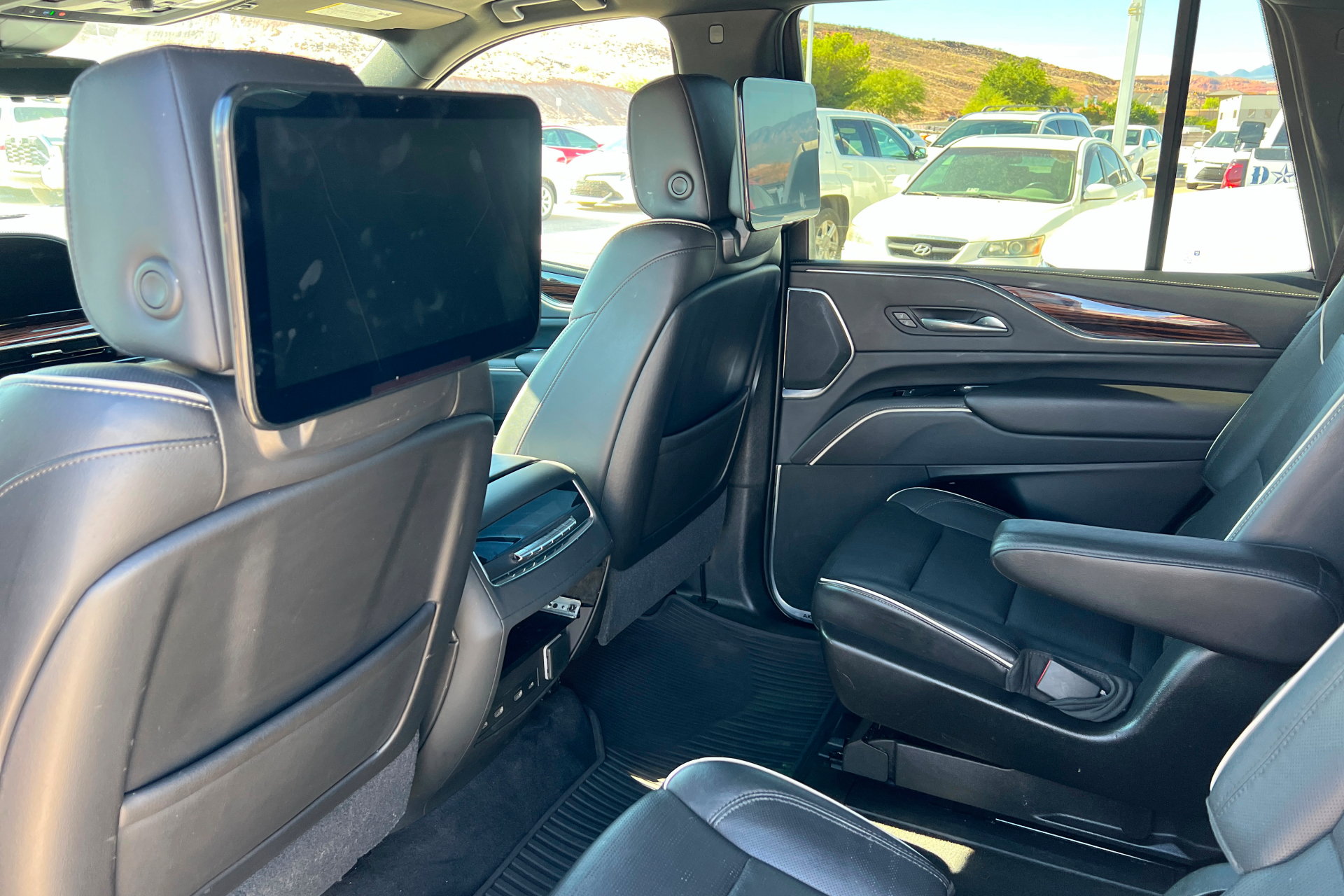 Used 2021 Cadillac Escalade Premium Luxury w/ Driver Assist Tech Package AWD/4WD image 20