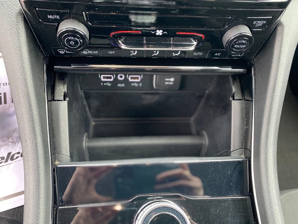 Used 2023 Jeep Grand Cherokee L Laredo image 24