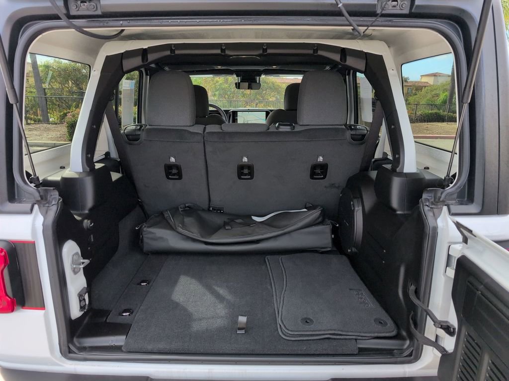 Certified 2024 Jeep Wrangler Unlimited Rubicon w/ Technology Group image 25