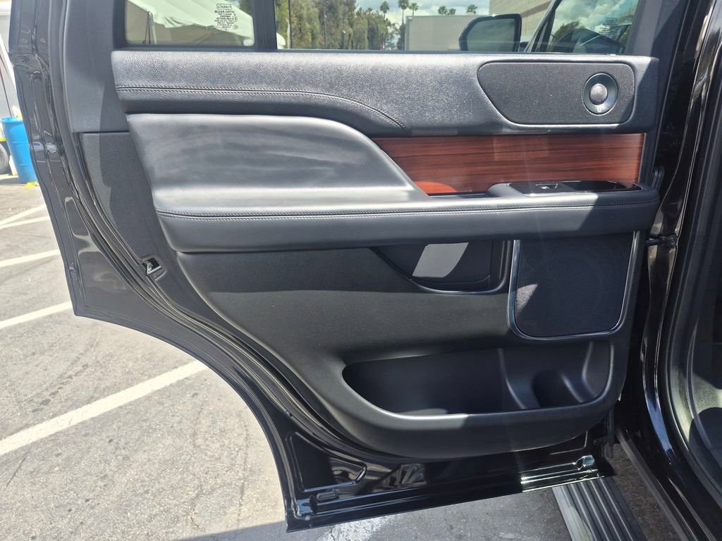 Used 2024 Lincoln Navigator Reserve image 29