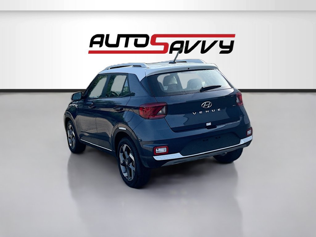 Used 2025 Hyundai Venue Limited FWD image 5