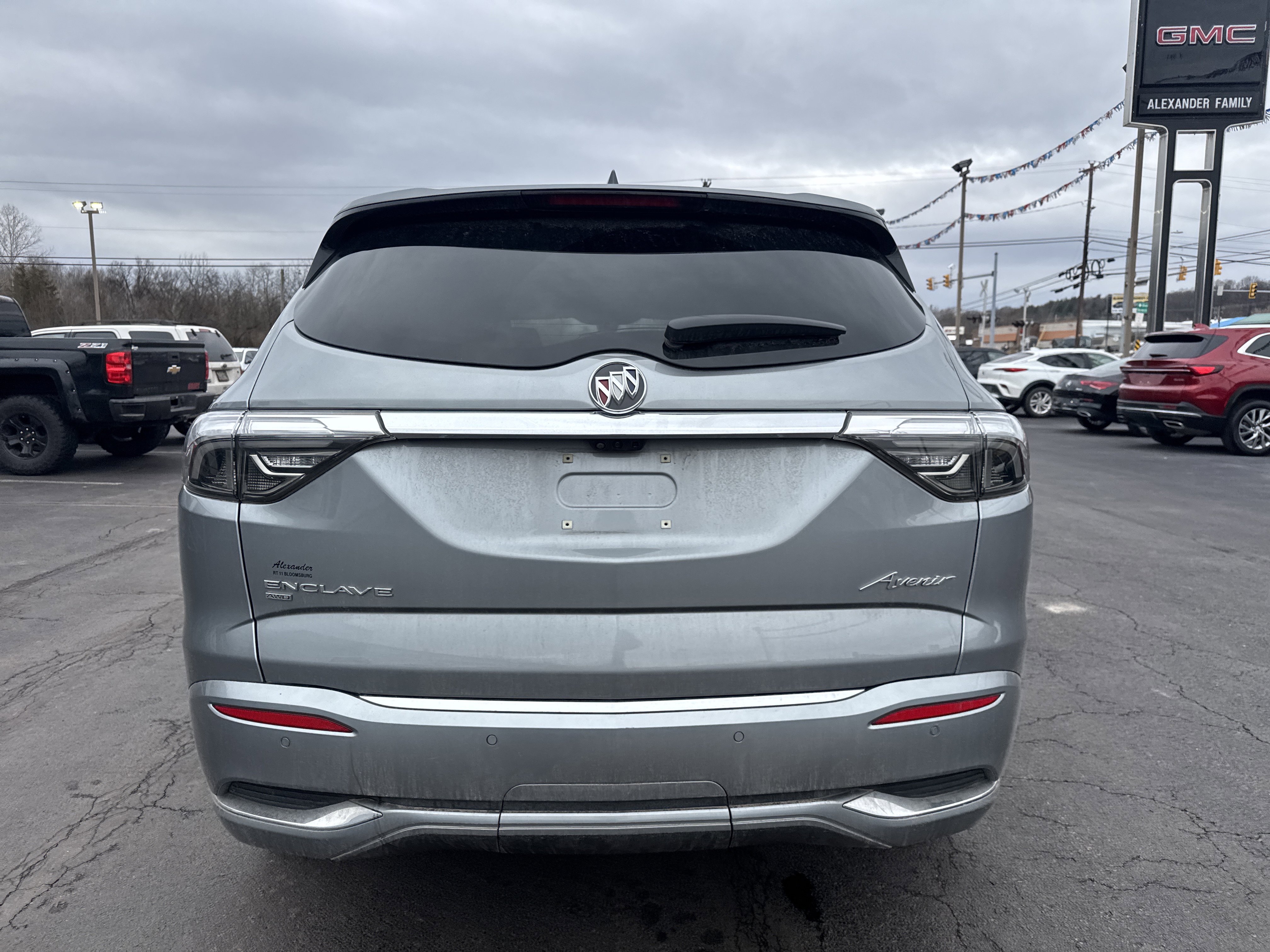 Used 2023 Buick Enclave Avenir image 4