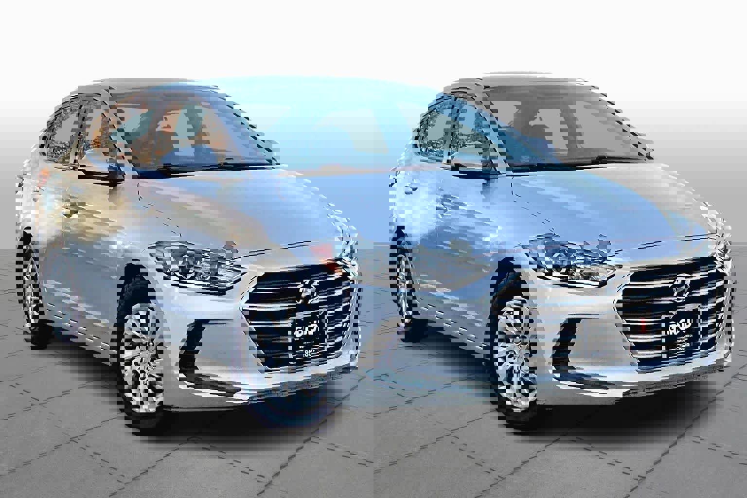 Used 2017 Hyundai Elantra SE image 2