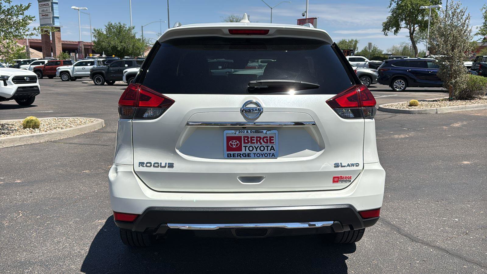 Used 2018 Nissan Rogue SL w/ Premium Package AWD/4WD image 6