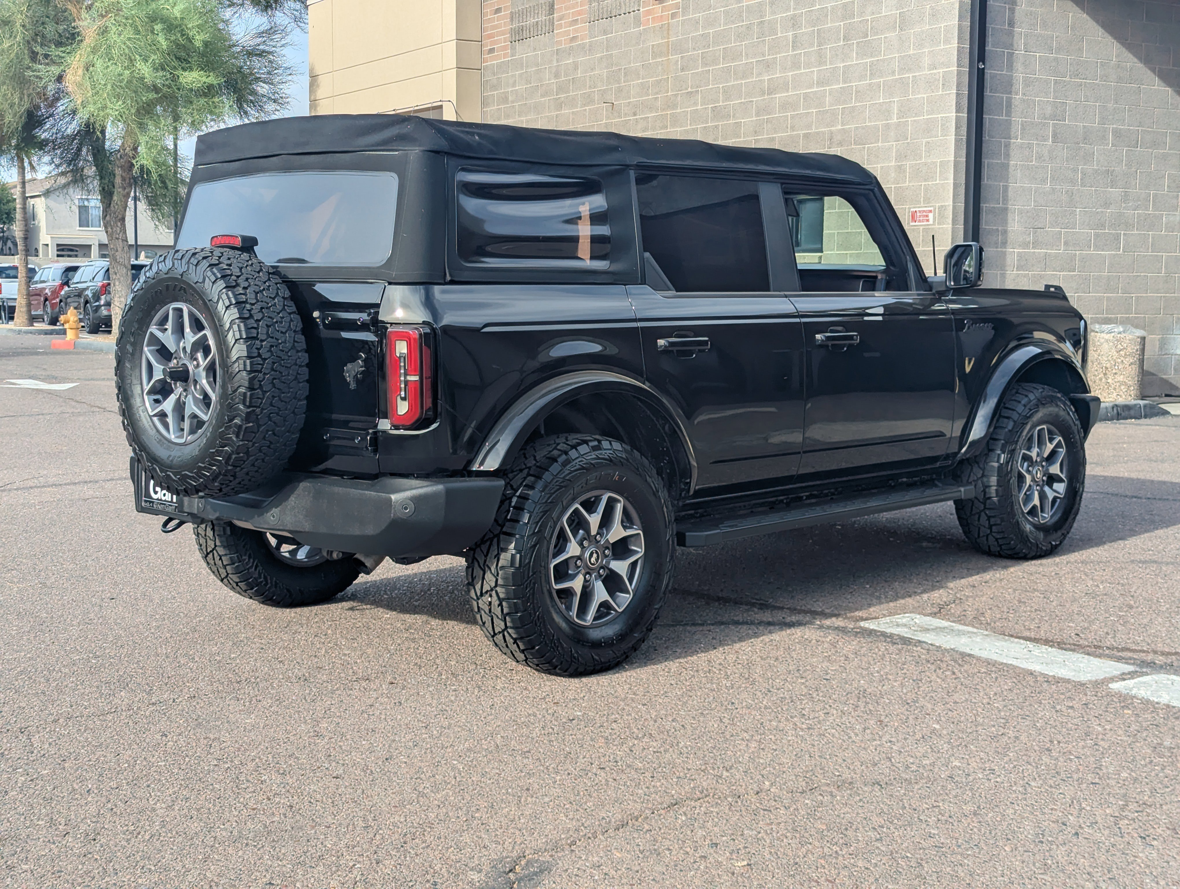 Used 2023 Ford Bronco Outer Banks image 3