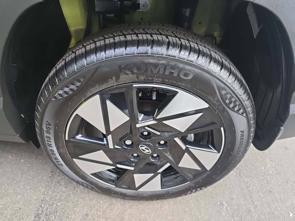 Used 2025 Hyundai Kona SEL AWD/4WD image 31