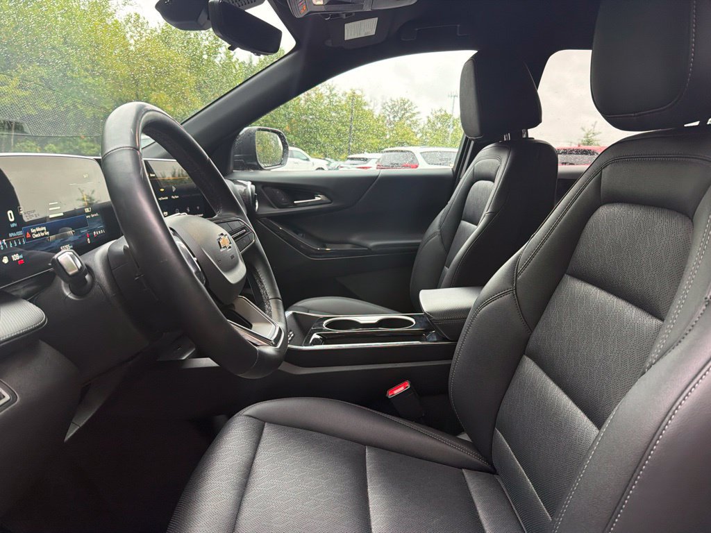 Used 2025 Chevrolet Equinox LT w/ Convenience Package II FWD image 9