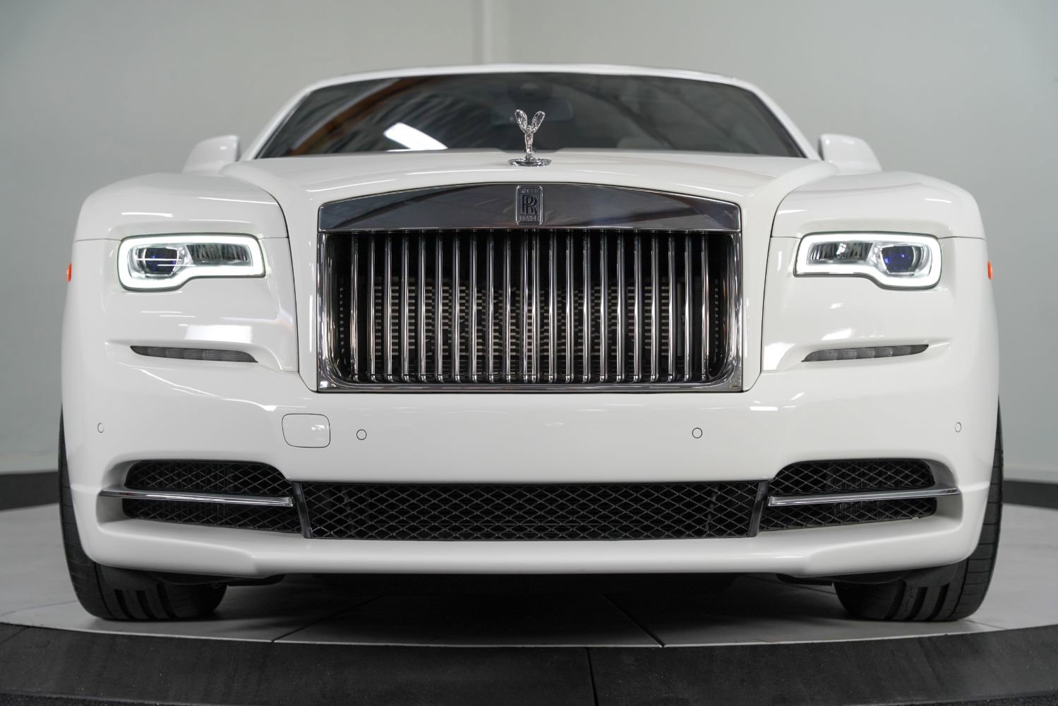 Used 2017 Rolls-Royce Dawn image 14