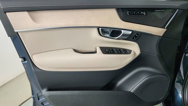 New 2026 Volvo XC90 T8 Plus w/ Protection Package Premier AWD/4WD image 9