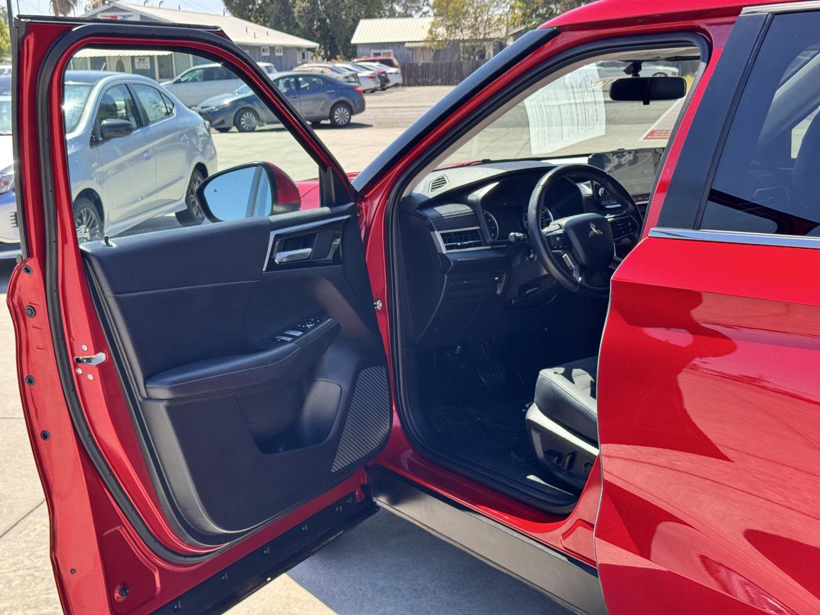 Used 2024 Mitsubishi Outlander SE image 22