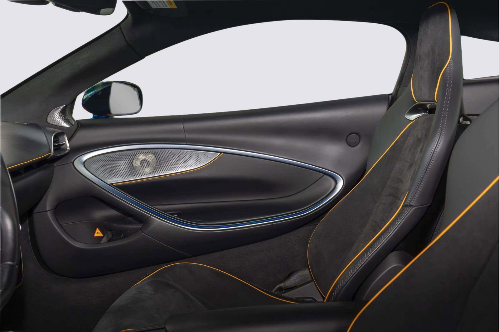 Used 2023 McLaren Artura RWD image 13