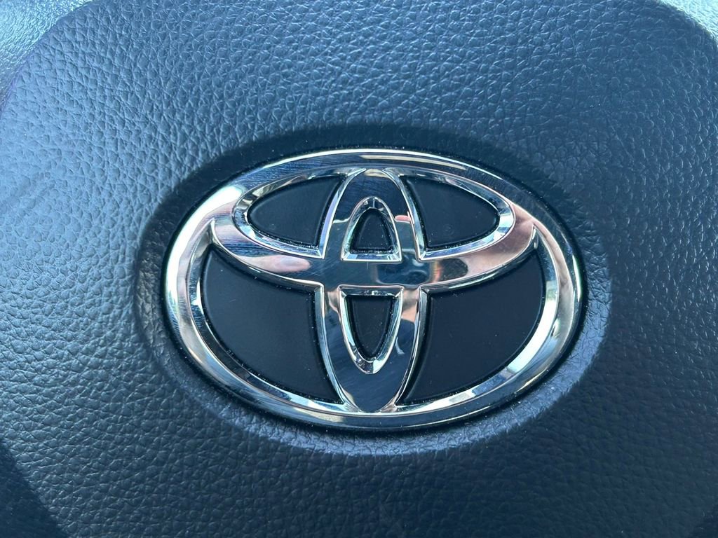 Used 2025 Toyota Corolla SE image 34