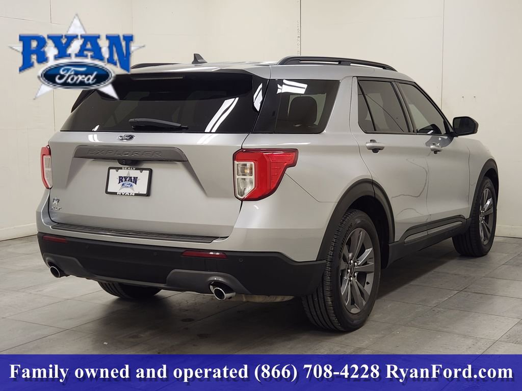 Used 2021 Ford Explorer XLT w/ Equipment Group 202A image 3