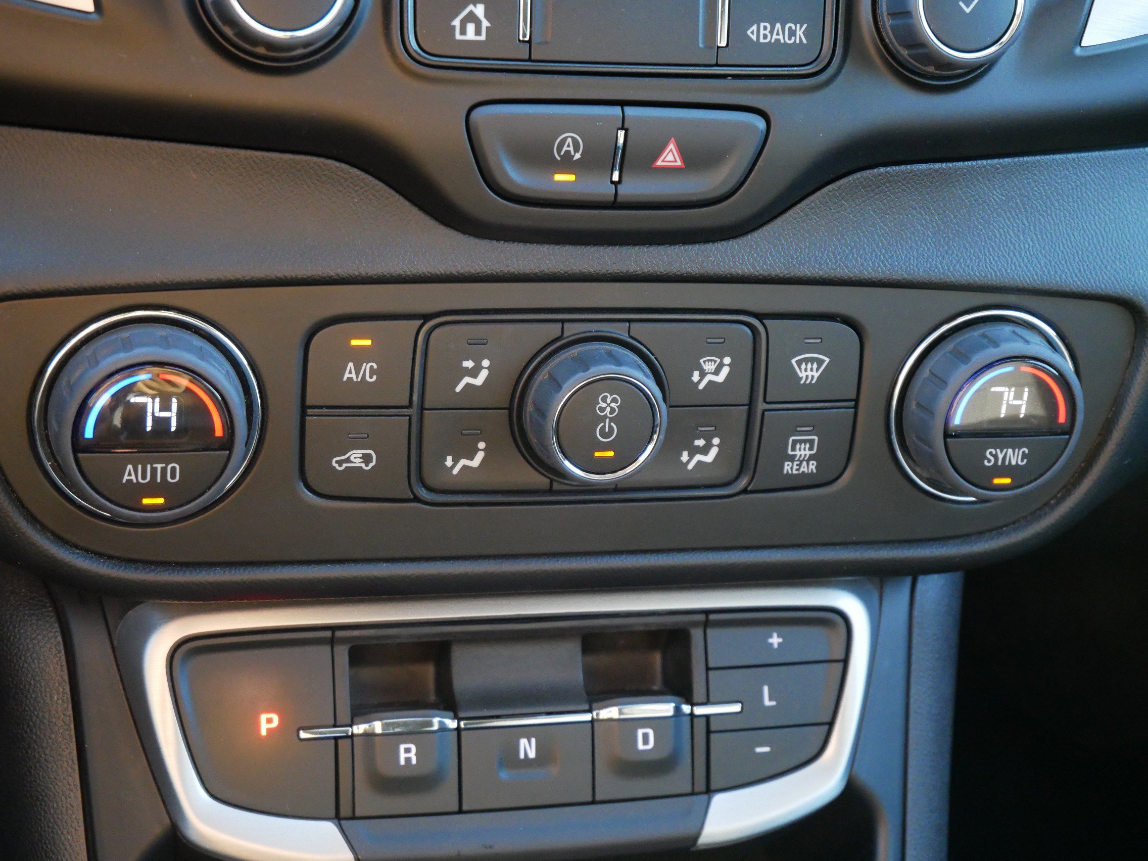 Used 2023 GMC Terrain SLT image 23