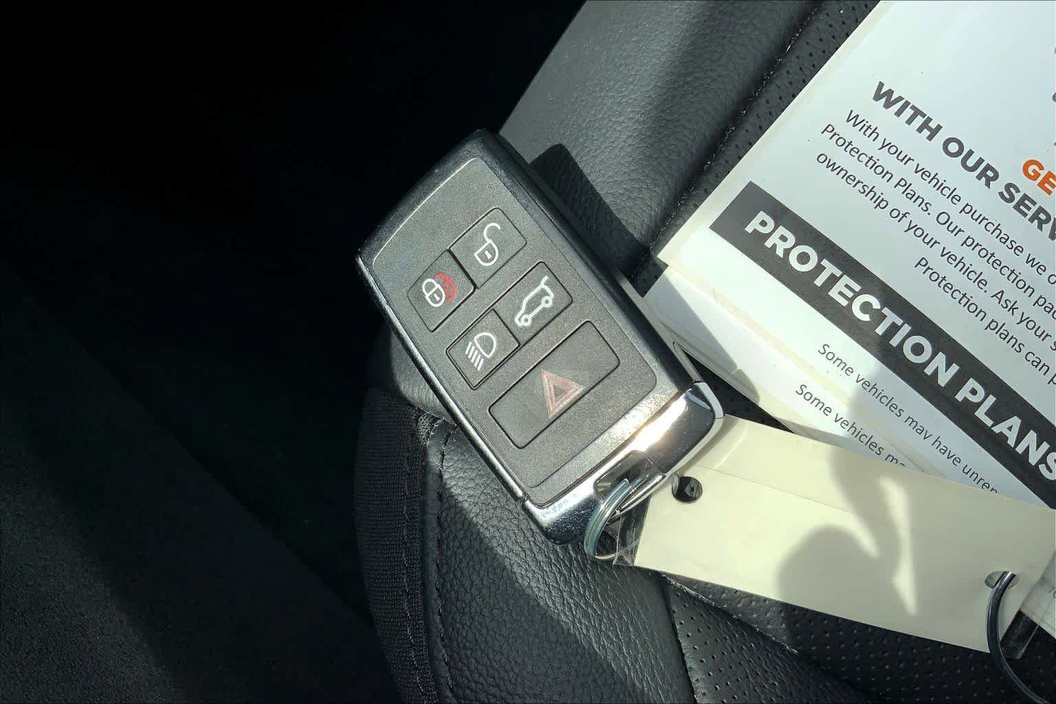 Used 2025 Land Rover Range Rover Velar Dynamic SE AWD/4WD image 12