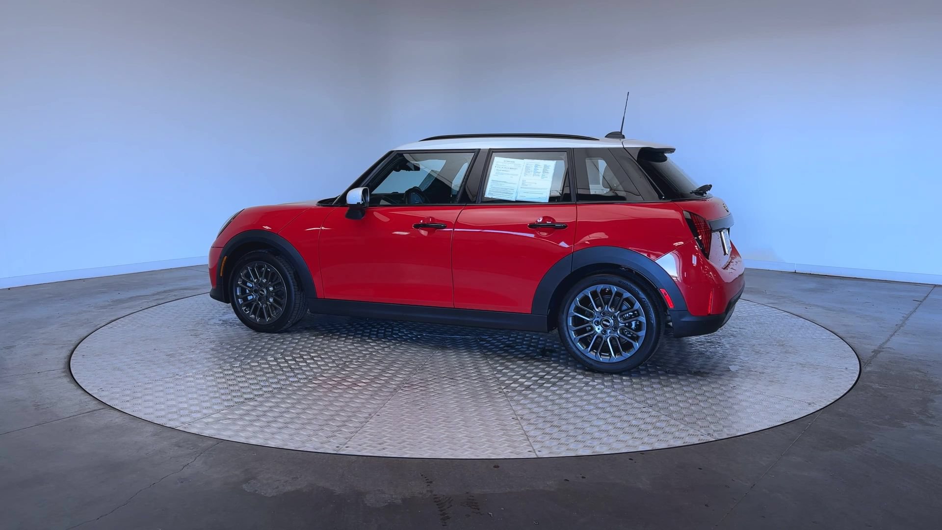 Used 2026 MINI Cooper 4-Door Hardtop FWD image 6
