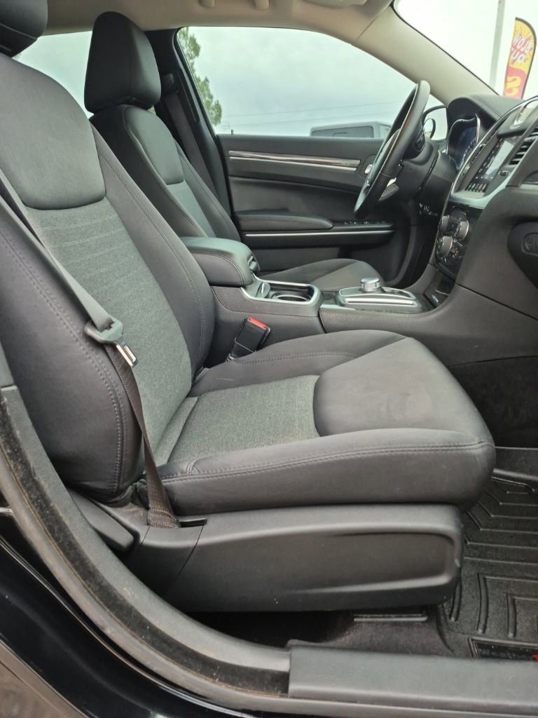 Used 2020 Chrysler 300 Touring w/ Sport Appearance Package image 28