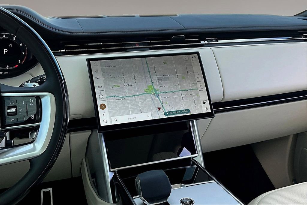 Certified 2025 Land Rover Range Rover SE AWD/4WD image 9