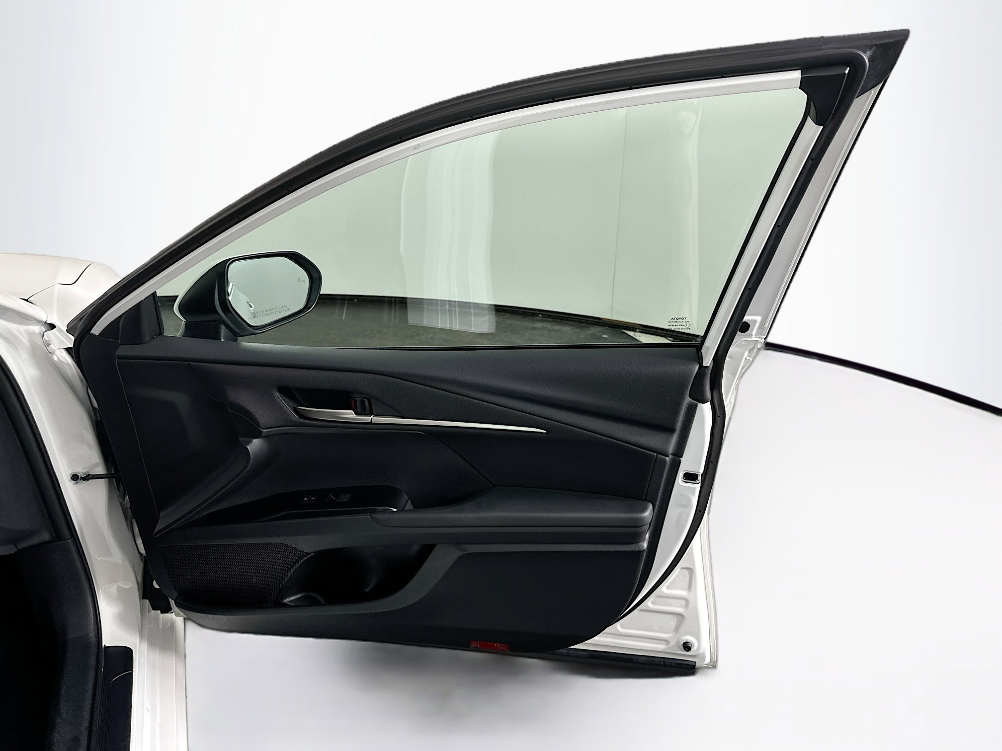 Used 2025 Toyota Camry LE image 32