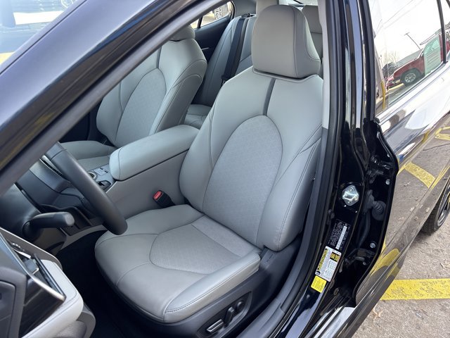 Used 2024 Toyota Camry XSE w/ Navigation Package image 17