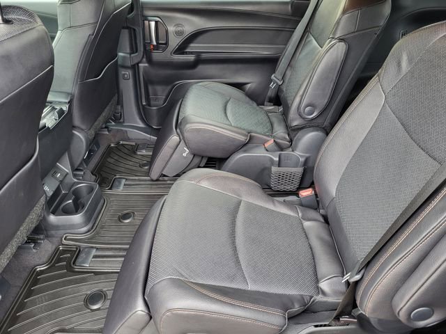 Used 2025 Toyota Sienna Limited image 22