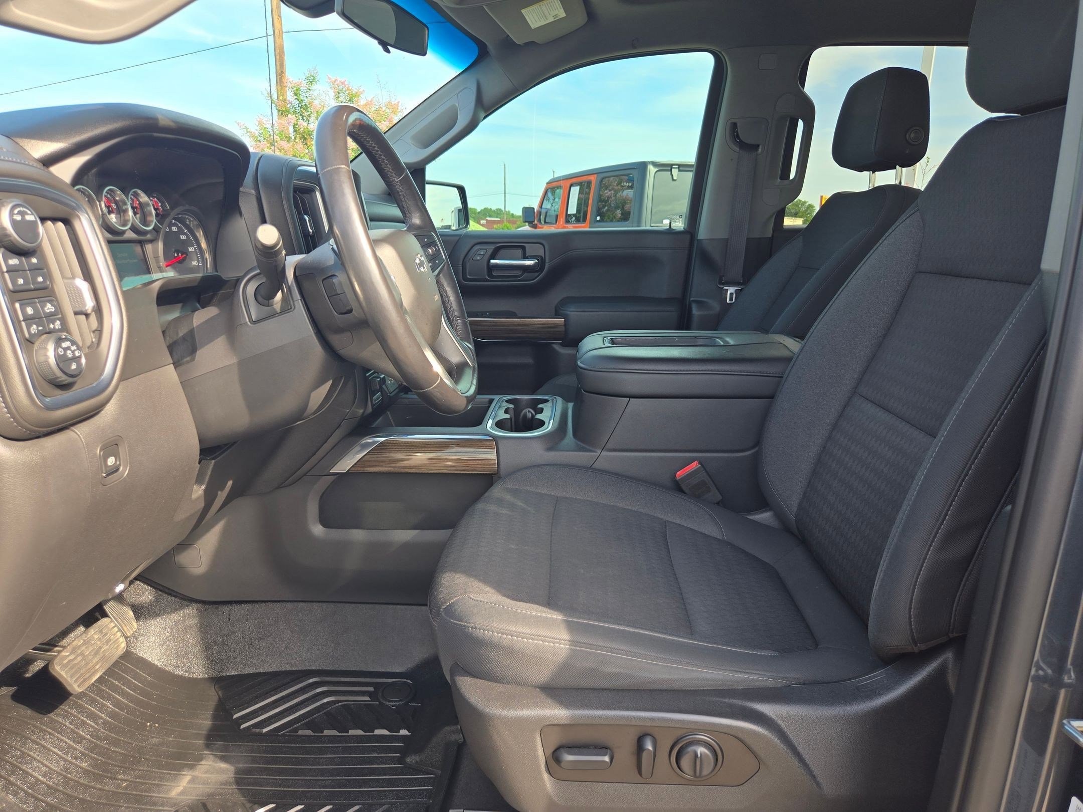 Certified 2020 Chevrolet Silverado 1500 LT Trail Boss AWD/4WD image 9
