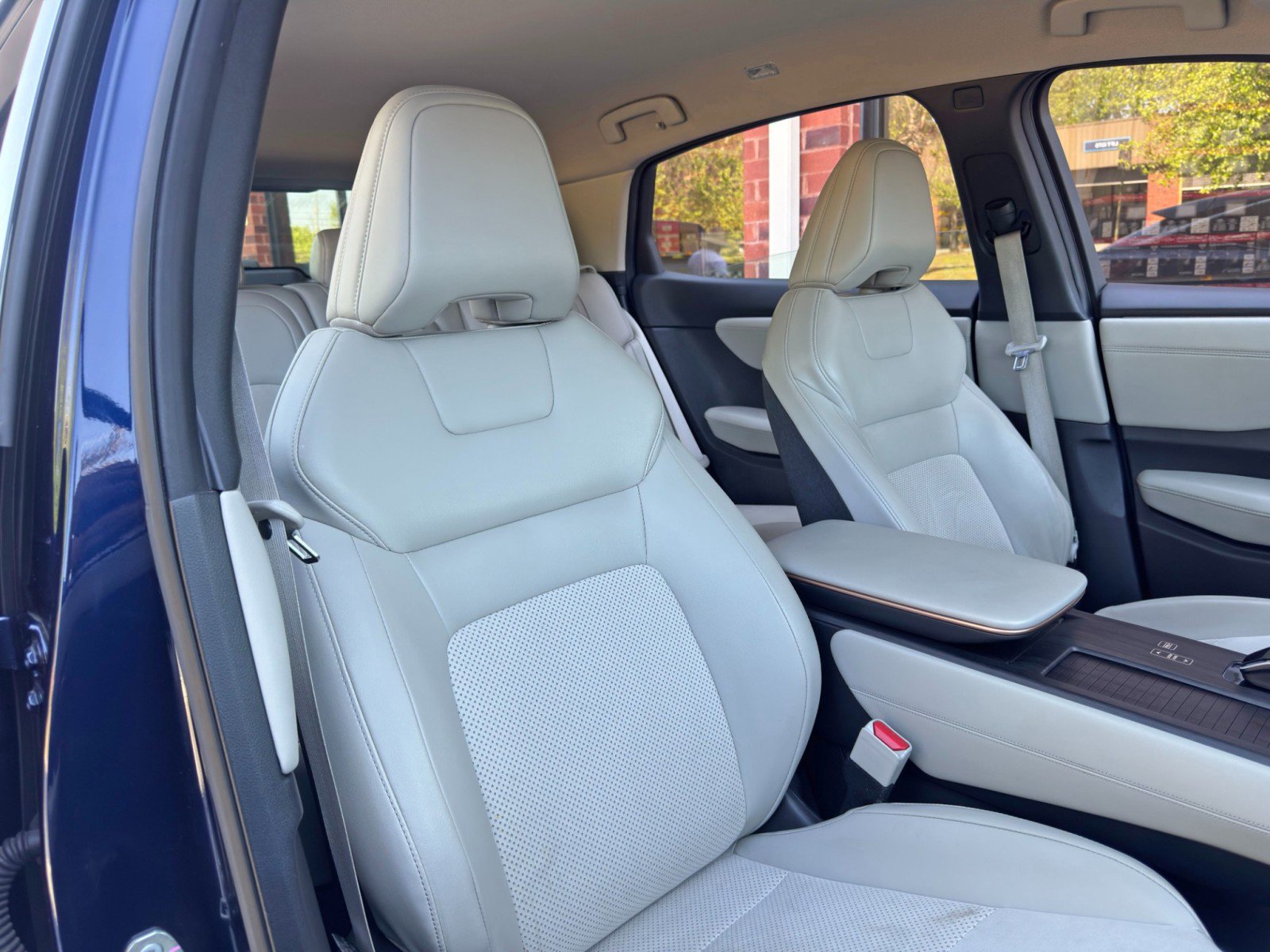 Used 2023 Nissan Ariya FWD image 33