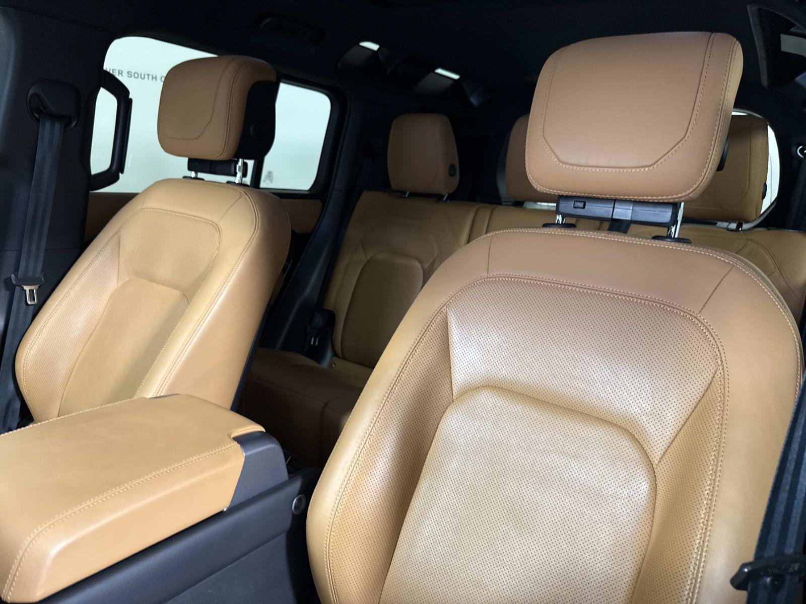 Used 2023 Land Rover Defender 110 SE AWD/4WD image 19