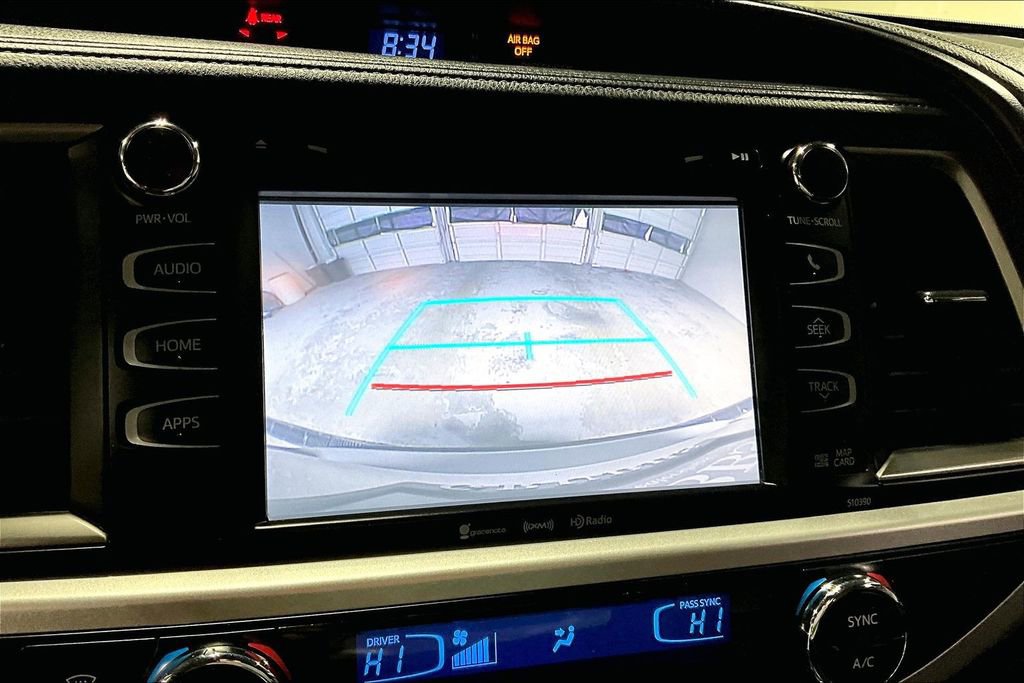 Used 2019 Toyota Highlander SE image 30