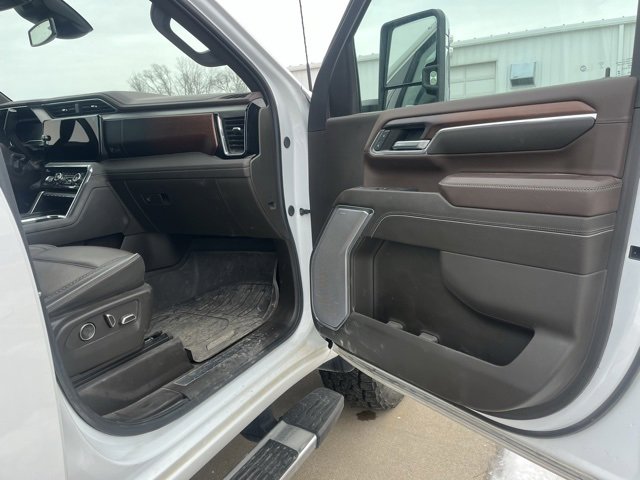 Used 2024 GMC Sierra 3500 Denali image 11