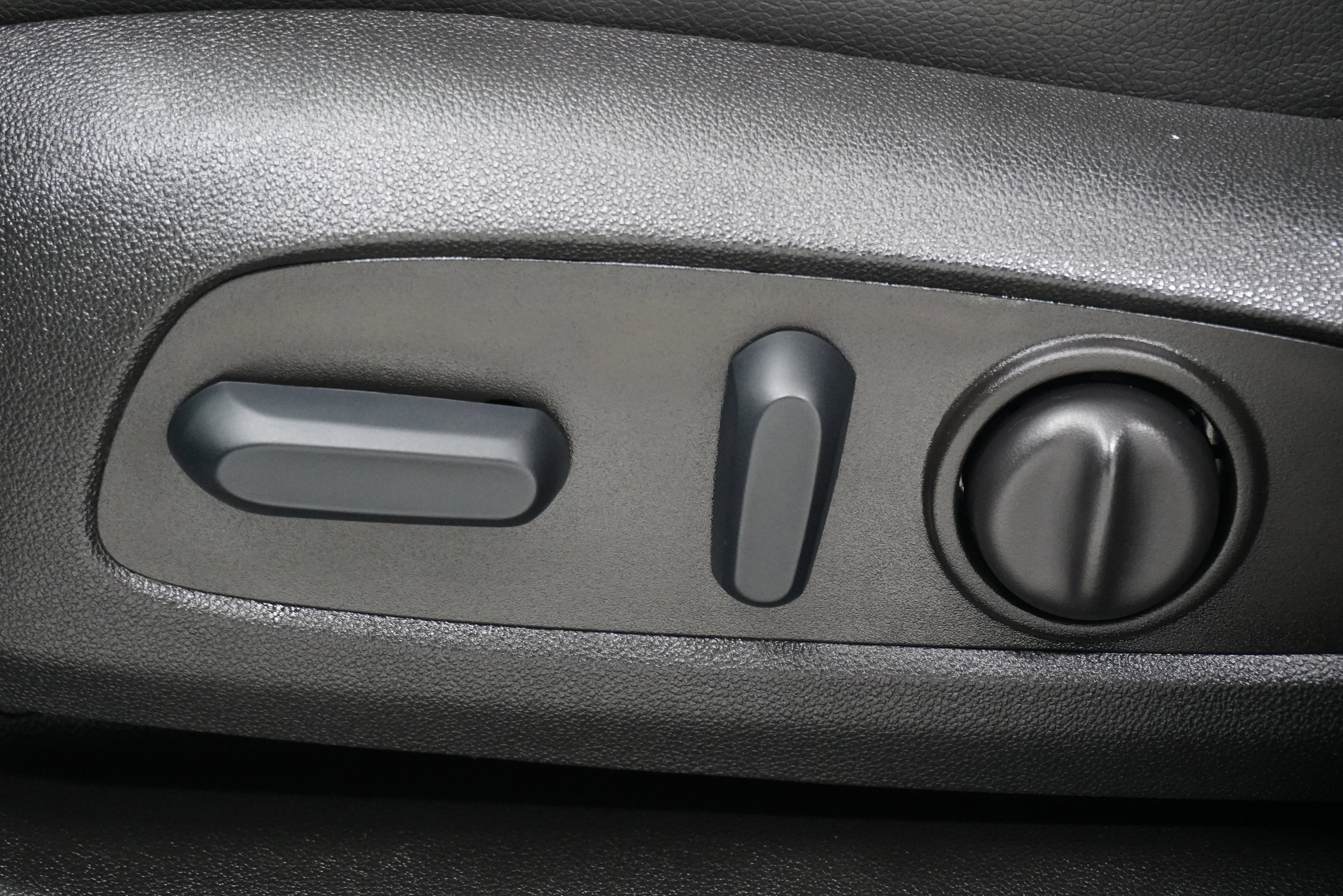 Used 2023 GMC Terrain SLT w/ Tech Package image 14