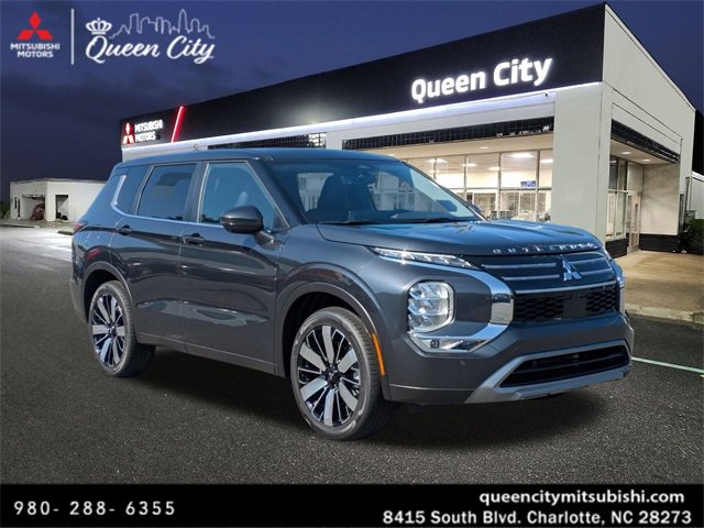 New 2025 Mitsubishi Outlander SE image 1