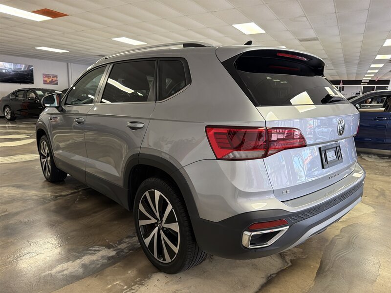Used 2024 Volkswagen Taos SE FWD image 4