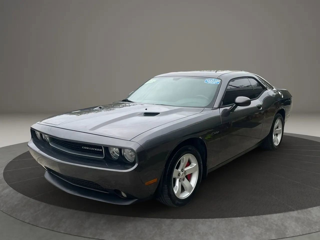 Used 2014 Dodge Challenger SXT RWD image 3
