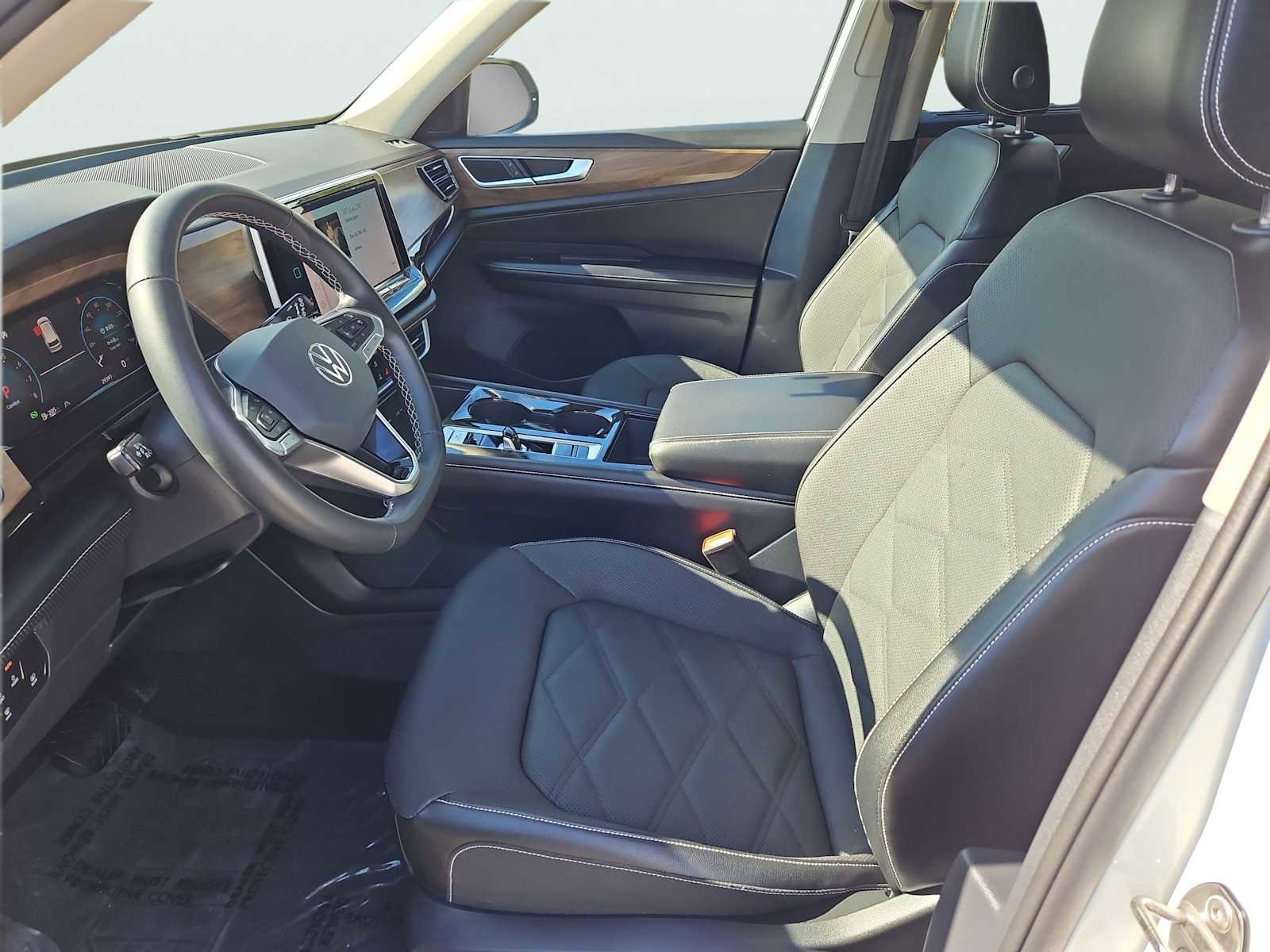 Used 2024 Volkswagen Atlas SE AWD/4WD image 33
